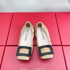 Roger Vivier flat shoes